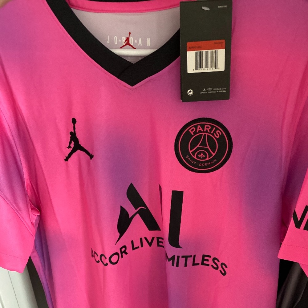 Mbappe Paris jersey